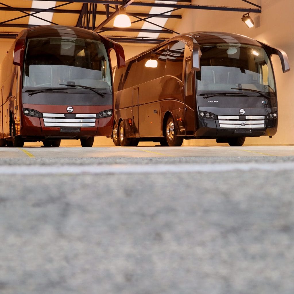 Los fabricantes de autocares tienen que reducir las emisiones de sus vehículos por mandato europeo con carácter inmediato. En este contexto los empresarios del autocar creen que deberían recibir apoyos para la compra de estos vehículos más ecológicos y también más caros.