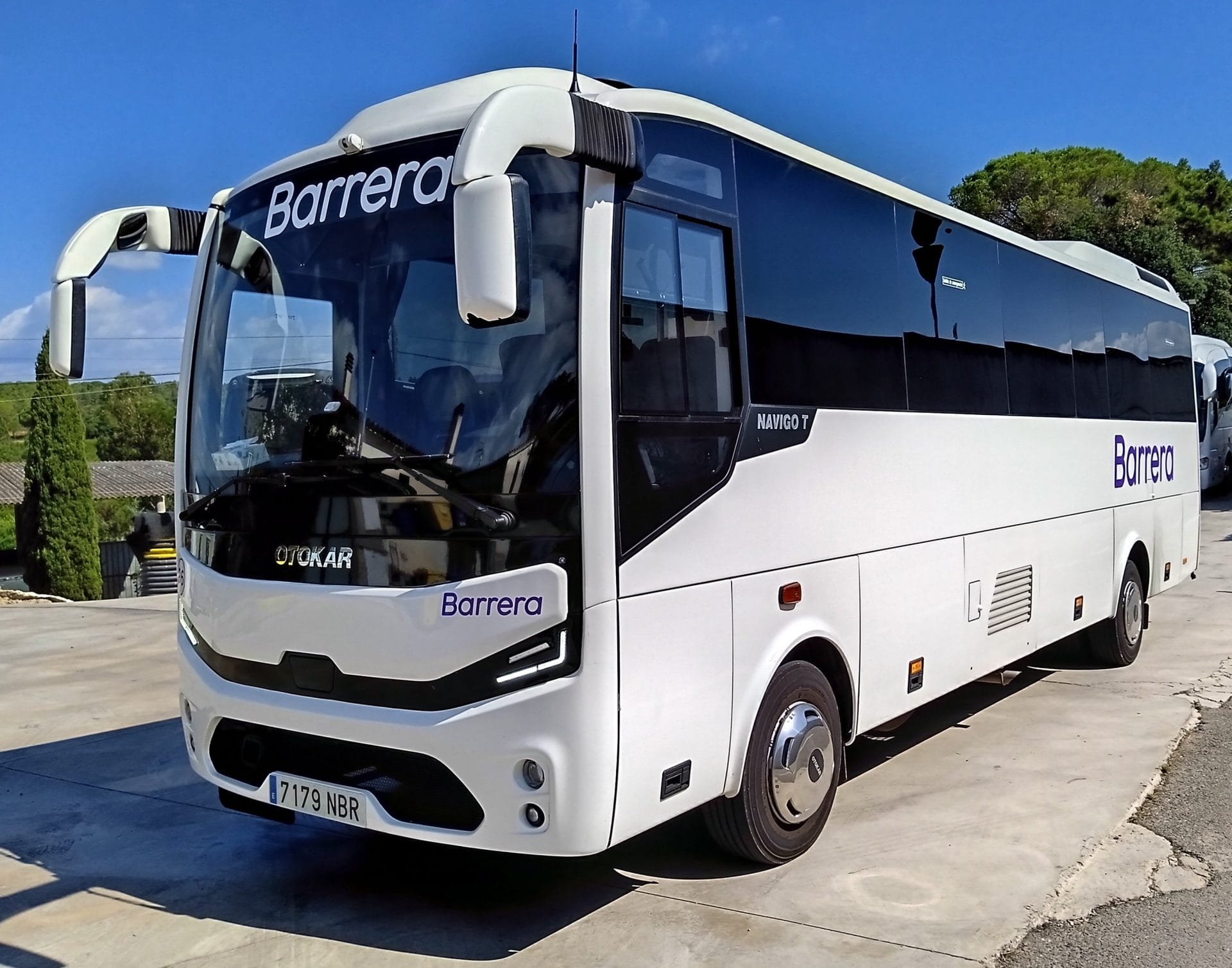 otokar-entrega-un-navigo-t-a-autocars-barrera